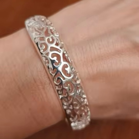 Sterling Silver open bangle bracelet for women - Picture 4 of 8